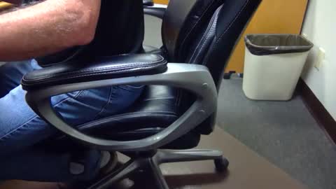 Snapshot of useemie chatting on 03/19/26, 11:31 useemie online show from 03/19/26, 11:31