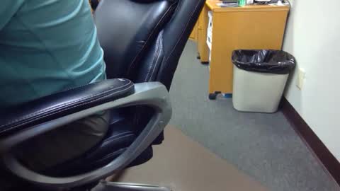 Snapshot of useemie chatting on 04/07/26, 11:04 useemie online show from 04/07/26, 11:04