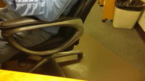 Snapshot of useemie chatting on 04/08/26, 06:19 useemie online show from 04/08/26, 06:19