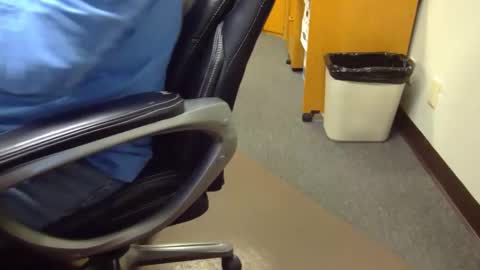 Snapshot of useemie chatting on 04/21/26, 08:23 useemie online show from 04/21/26, 08:23