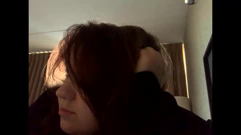 usefulhole online show from 10/02/25, 10:17