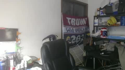 Eric online show from 10/31/25, 09:43