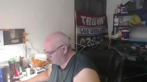 Eric online show from 11/05/25, 02:11