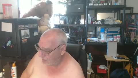 Snapshot of usgoober chatting on 06/24/26, 01:21 Eric online show from 06/24/26, 01:21