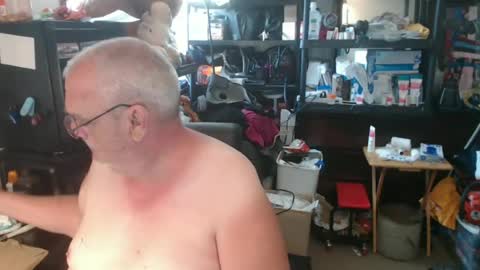 Snapshot of usgoober chatting on 06/27/26, 01:06 Eric online show from 06/27/26, 01:06