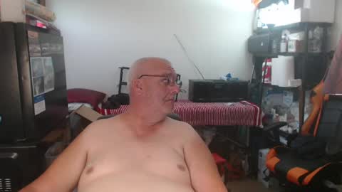 Snapshot of usgoober chatting on 07/21/26, 01:19 Eric online show from 07/21/26, 01:19