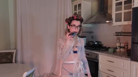 vivi online show from 12/21/24, 05:51