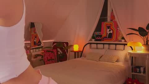 Anika On vacation online show from 02/09/25, 06:37