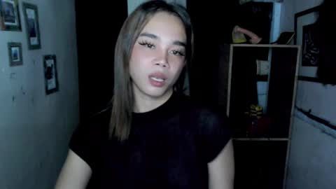 Snapshot of uxie_mew chatting on 11/21/25, 05:39 Ahn Chiyo online show from 11/21/25, 05:39