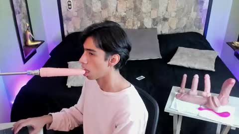 UYUKIE online show from 10/03/25, 01:41