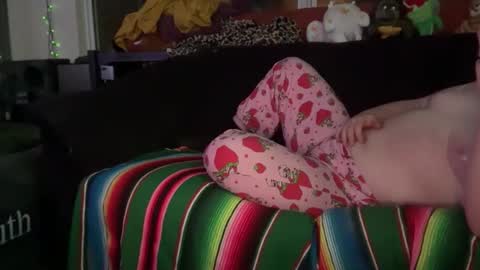 Snapshot of v69923285 chatting on 12/18/25, 07:58 v69923285 online show from 12/18/25, 07:58