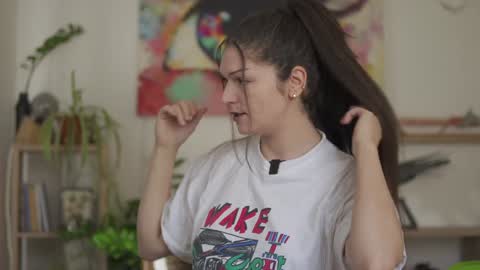 Snapshot of v_deville chatting on 12/02/24, 08:41 Mia online show from 12/02/24, 08:41