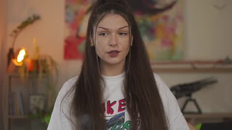 Snapshot of v_deville chatting on 12/02/24, 11:45 Mia online show from 12/02/24, 11:45