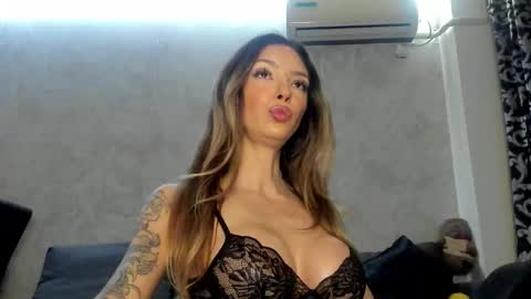 Snapshot of v_deville chatting on 01/06/26, 05:33 Mia online show from 01/06/26, 05:33