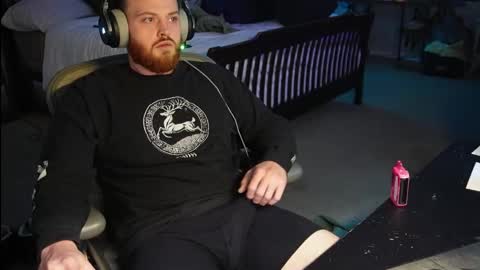 v_for_veng online show from 12/17/25, 03:34