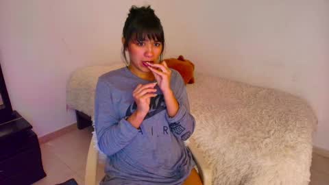 Snapshot of vaalerii_cutee chatting on 04/09/26, 02:55 valeri and markk online show from 04/09/26, 02:55