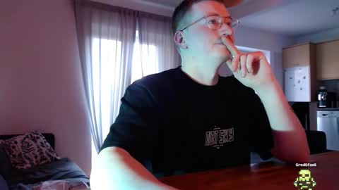 Snapshot of vacation__ chatting on 02/18/25, 04:05 vacation__ online show from 02/18/25, 04:05