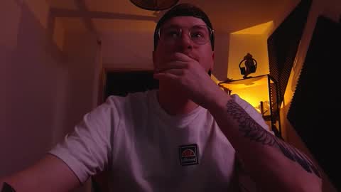 Snapshot of vacation__ chatting on 12/21/25, 03:08 vacation__ online show from 12/21/25, 03:08