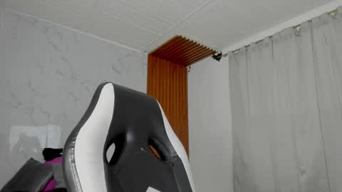 Snapshot of vaelith_mitsuri chatting on 02/12/26, 01:44 vaelith online show from 02/12/26, 01:44