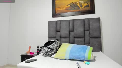 Vahiolet smith online show from 04/15/26, 03:24