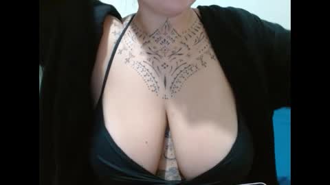 Snapshot of vaholiver chatting on 02/28/26, 01:39 Vah Oliver online show from 02/28/26, 01:39