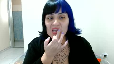 Snapshot of vaholiver chatting on 05/26/26, 06:37 Vah Oliver online show from 05/26/26, 06:37