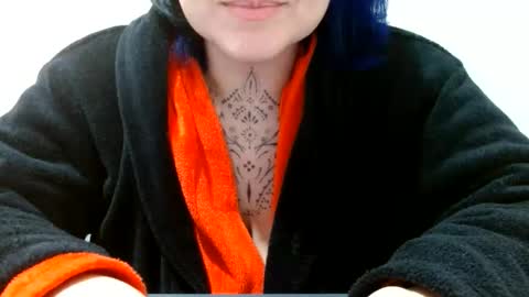 Snapshot of vaholiver chatting on 05/27/26, 07:22 Vah Oliver online show from 05/27/26, 07:22