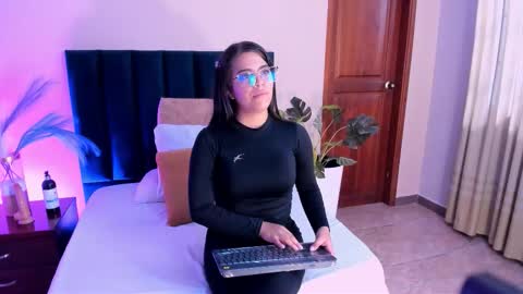 VaiaLowell online show from 03/02/26, 06:26