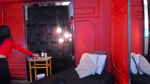 Snapshot of vailoetharris chatting on 04/17/26, 11:46 Vaiolet Harris online show from 04/17/26, 11:46