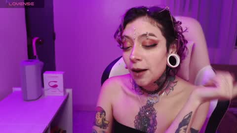 Snapshot of vainilla_l chatting on 01/08/25, 01:32 Vainilla Independent model online show from 01/08/25, 01:32