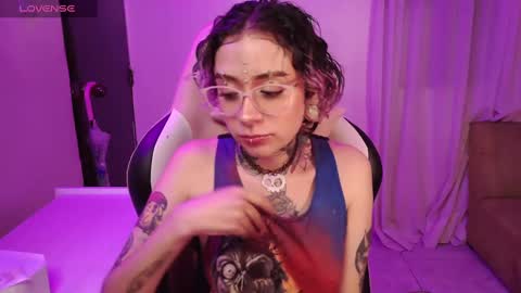 Snapshot of vainilla_l chatting on 02/22/25, 10:09 Vainilla Independent model online show from 02/22/25, 10:09