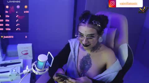 Snapshot of vainilla_l chatting on 10/01/25, 11:44 Vainilla Independent model online show from 10/01/25, 11:44