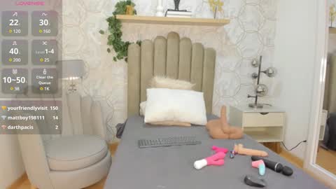 Snapshot of vaiolet__ chatting on 12/12/24, 10:52 Vaiolet online show from 12/12/24, 10:52