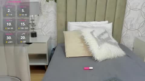 Snapshot of vaiolet__ chatting on 12/21/24, 08:10 Vaiolet online show from 12/21/24, 08:10