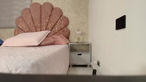 Vaiolet colls online show from 02/01/26, 12:26