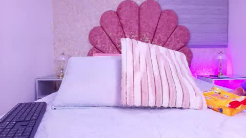 Vaiolet colls online show from 02/26/26, 12:04