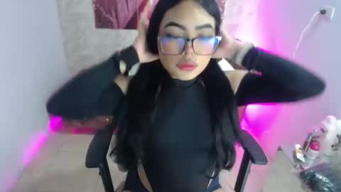 Vaiolet online show from 12/19/25, 05:09