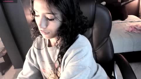 Vaioleth online show from 02/11/26, 07:52