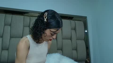 Snapshot of vaiolett_smith chatting on 12/22/25, 04:04 V A I O L E T T S M I T H online show from 12/22/25, 04:04