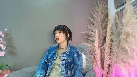 V A I O L E T T  S M I T H online show from 02/04/26, 04:24