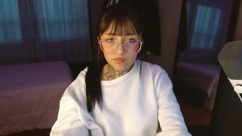 Snapshot of val_azuna chatting on 11/11/25, 10:10 valentina online show from 11/11/25, 10:10