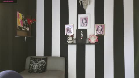 first of all... who are u online show from 12/21/24, 04:09