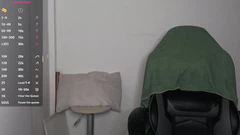 Snapshot of val_bardot1 chatting on 03/26/26, 02:06 first of all... who are u online show from 03/26/26, 02:06