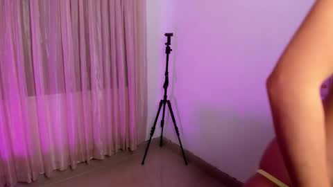 HI IM NEW online show from 12/05/25, 03:30