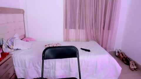 HI IM NEW online show from 06/25/26, 06:23