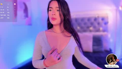 Valentina online show from 11/08/25, 04:12