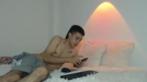 Snapshot of valen_and_paul_ chatting on 11/29/25, 04:37 valen paul online show from 11/29/25, 04:37