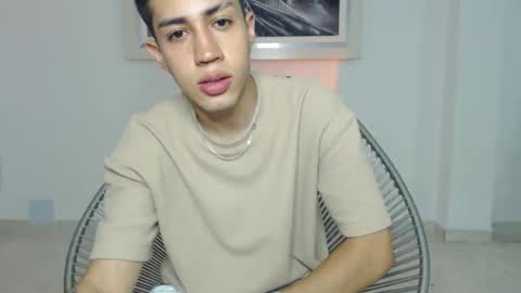 Snapshot of valen_and_paul_ chatting on 12/14/25, 03:23 valen paul online show from 12/14/25, 03:23