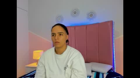 Snapshot of valen_rouse_ chatting on 12/05/25, 12:58 Liam smith online show from 12/05/25, 12:58