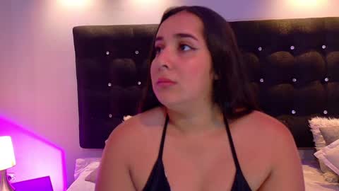 Snapshot of valen_scott_ chatting on 12/17/24, 03:17 Valen Scott online show from 12/17/24, 03:17